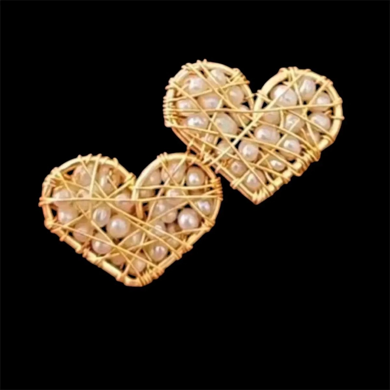 AROS DE CORAZON CON PIEDRAS ROJAS HECHOS A MANO EN ALAMBRISMO - 4