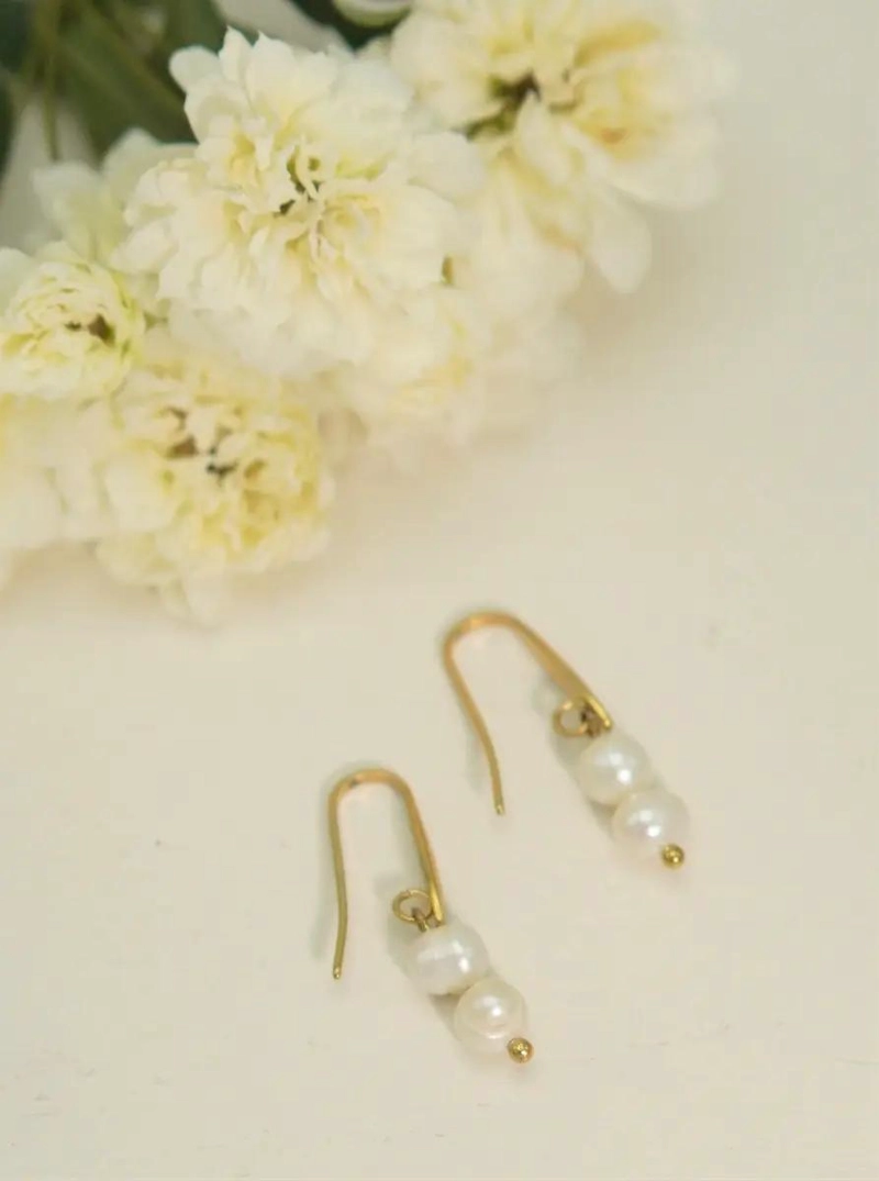AROS ELEGANTES CON PERLAS NATURALES Y ACABADO DORADO - 8