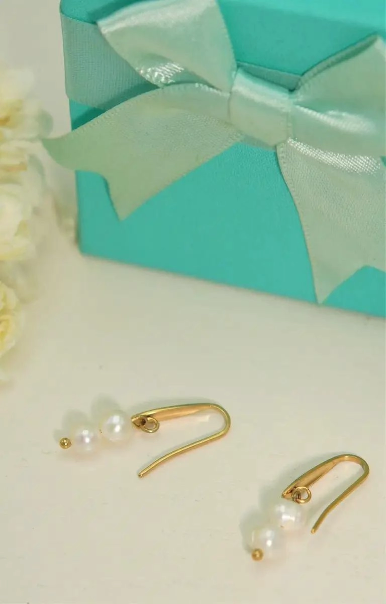 AROS ELEGANTES CON PERLAS NATURALES Y ACABADO DORADO - 9