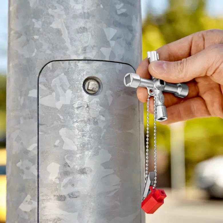 LLAVE MULTIFUNCIONAL PARA ARMARIOS DE CONTROL Y VALVULAS - 2