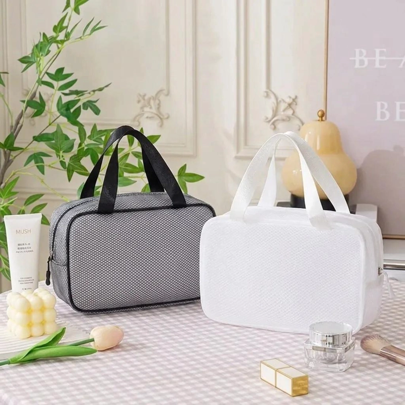 SET DE 2 BOLSOS COSMETIQUEROS IMPERMEABLES CON MALLA - 1