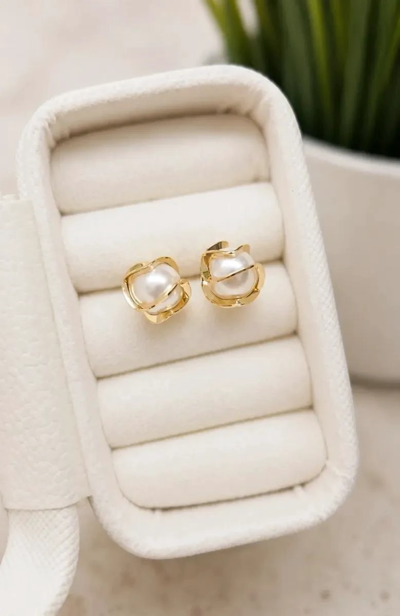 AROS ELEGANTES DE PERLA SINTE TICA ENCHAPADOS EN ORO 18K - 5