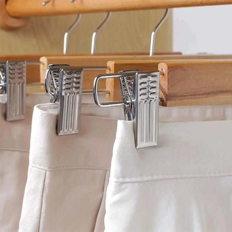PACK DE 10 COLGADORES DE MADERA CON PINZAS PARA ROPA - 4