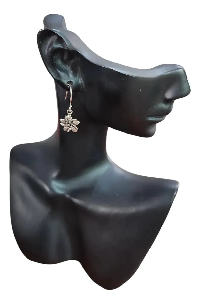 PAR DE AROS PEQUEÑOS CON DISEÑO DE FLOR EN PLATA LEY 925 - 3