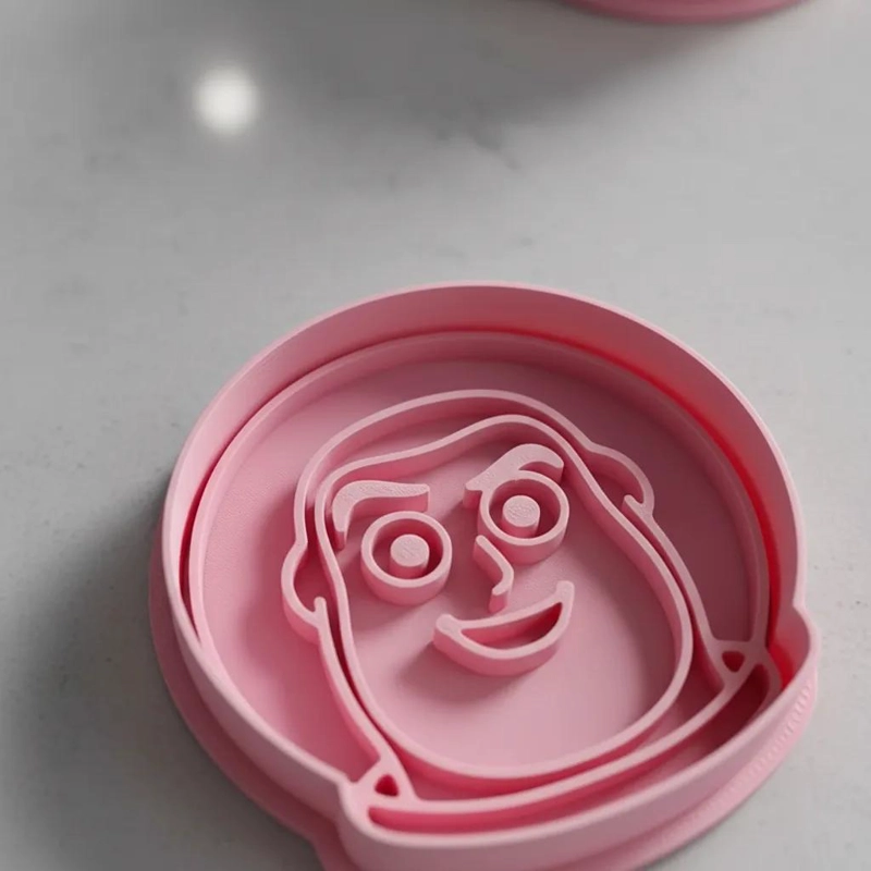 SET DE 8 CORTADORES Y SELLO PARA GALLETAS CON DISEÑOS ANIMADOS - 5
