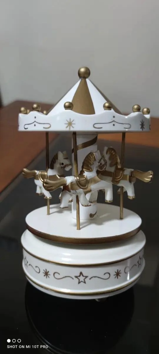 CAJA MUSICAL CARRUSEL A CUERDA DORADA Y BLANCA PARA NIÑOS - 3