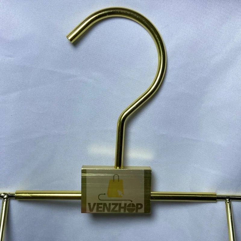 EXHIBIDOR TORSO COLGADOR DE METAL DORADO PARA ROPA DE DAMA - 3
