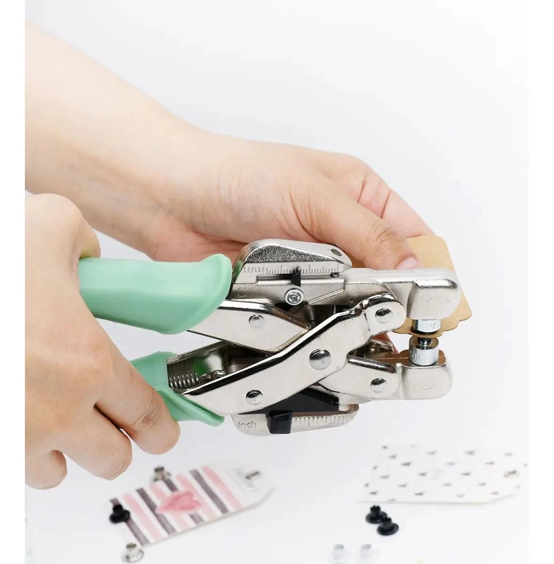 KIT DE REMACHADORA Y PERFORADORA CON 160 OJETILLOS DE COLORES - 8