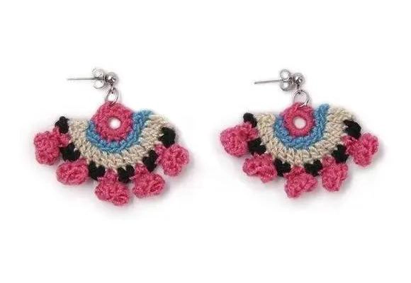 AROS CORTOS TEJIDOS A MANO CON DISEÑO DE FLOR - 2