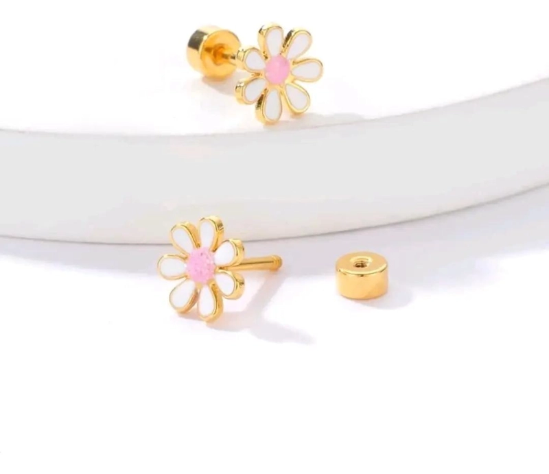 AROS DE FLOR PARA NIÑA CON TOPE SEGURO EN BAÑO DE ORO 18K - 2