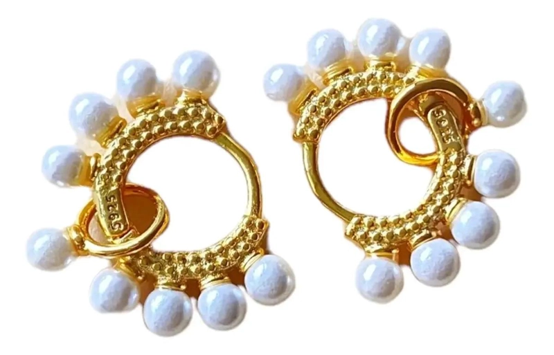AROS DE PLATA S925 CON PERLAS BLANCAS Y BAÑO EN ORO - 1
