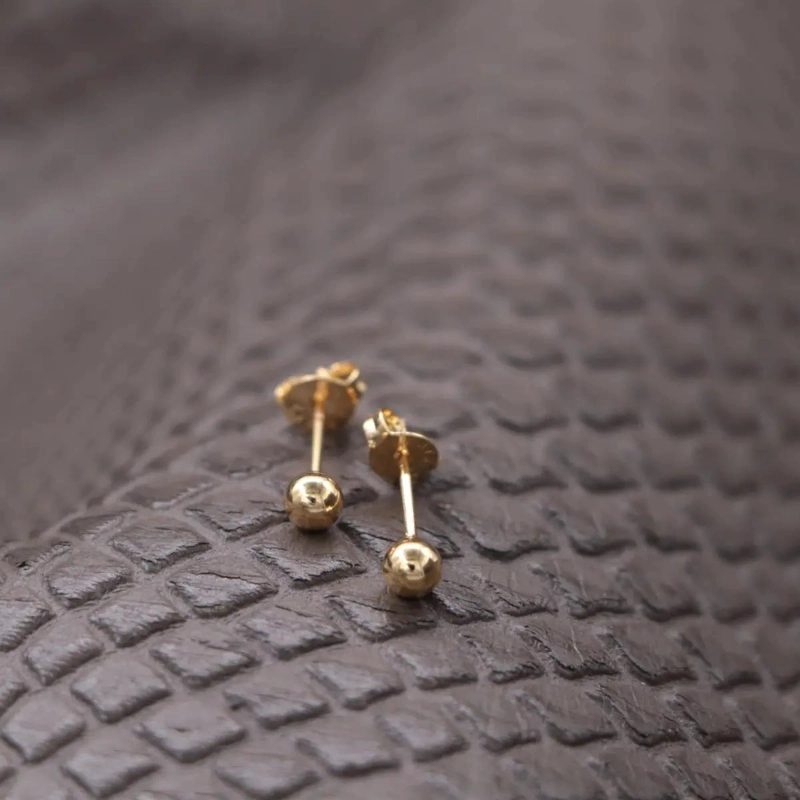 ARETES TOPO BALIN 4MM EN ORO LAMINADO 18K CON ACABADO EUROPEO - 3