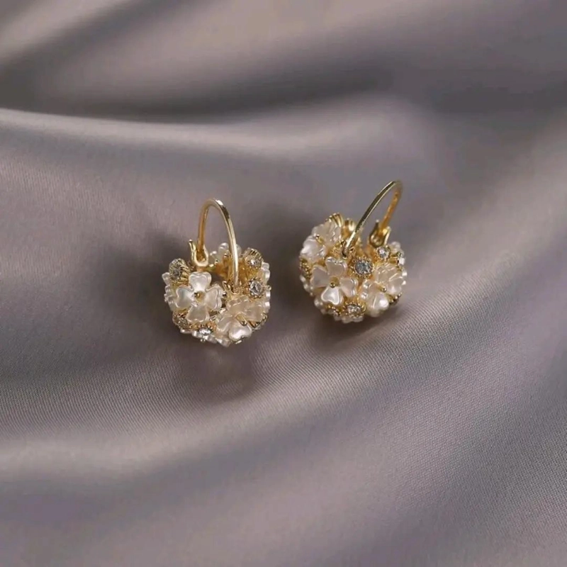 AROS DE ARGOLLA CON FLORES DE NACAR Y CIRCONES EN ORO 18K - 6