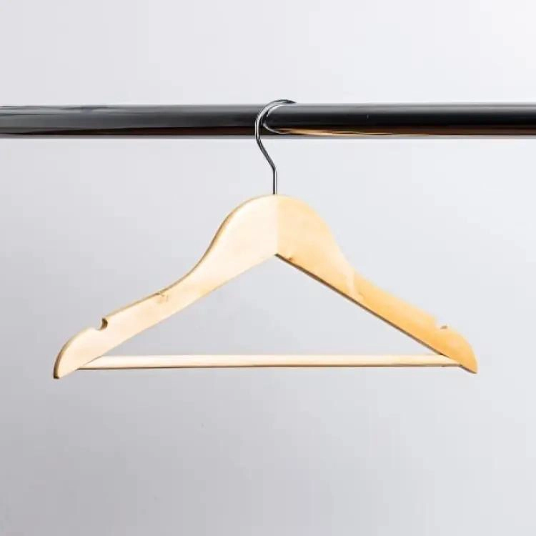 PACK DE 10 COLGADORES DE MADERA PARA ROPA DE BEBE  CON GANCHO GIRATORIO - 2