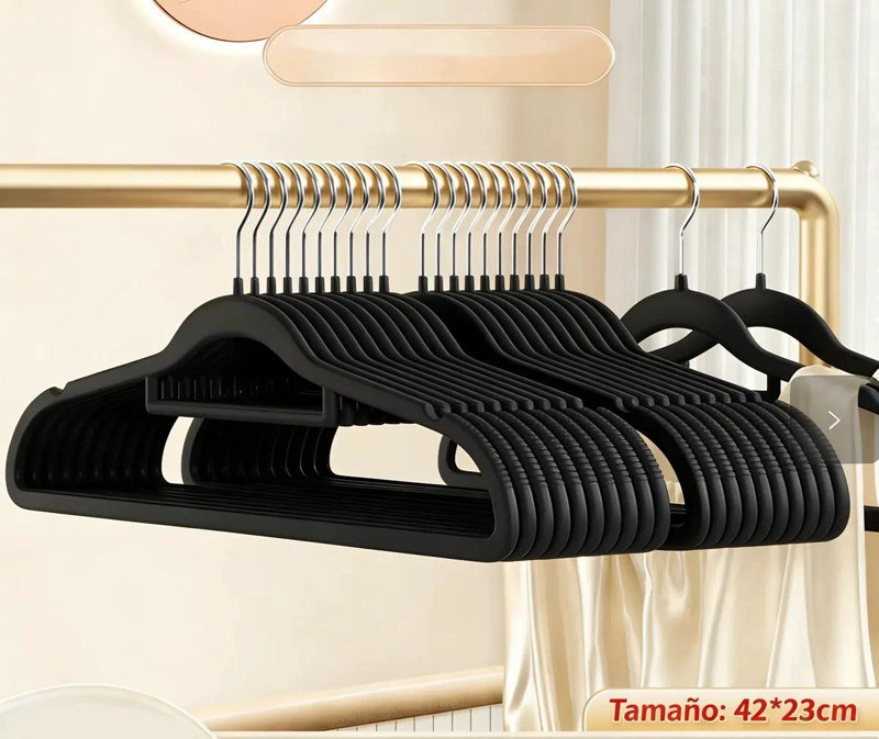 SET DE 30 COLGADORES DE ROPA ANTIDESLIZANTES DE TERCIOPELO - 6