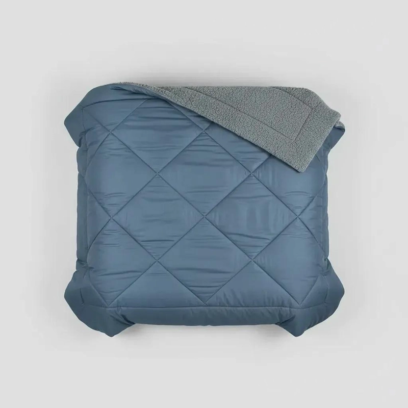PLUMON PARA CAMA 1.5 PLAZAS CON DISEÑO GEOME TRICO AZUL Y ACOLCHADO SUAVE - 1