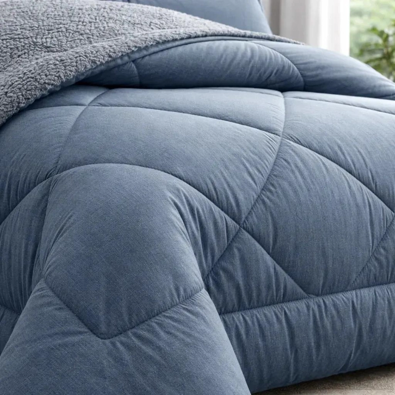 PLUMON PARA CAMA 1.5 PLAZAS CON DISEÑO GEOME TRICO AZUL Y ACOLCHADO SUAVE - 2