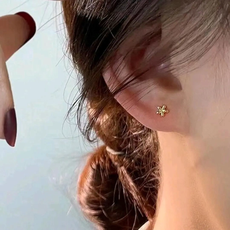 AROS FLOR PARA NIÑAS CON TOPE TORNILLO ENCHAPADOS EN ORO 18K - 2