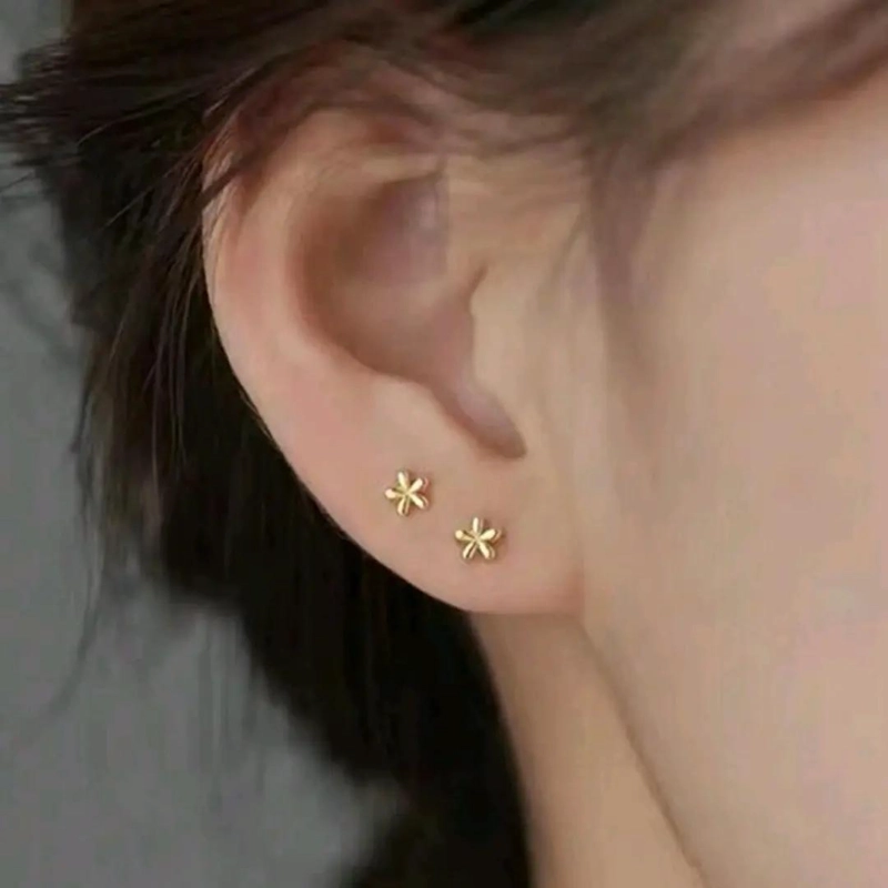 AROS FLOR PARA NIÑAS CON TOPE TORNILLO ENCHAPADOS EN ORO 18K - 3