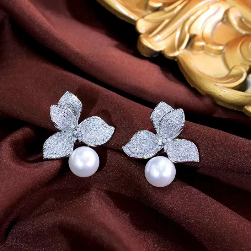 PENDIENTES ELEGANTES CON CIRCONITAS Y PERLAS EN DISEÑO FLORAL - 5