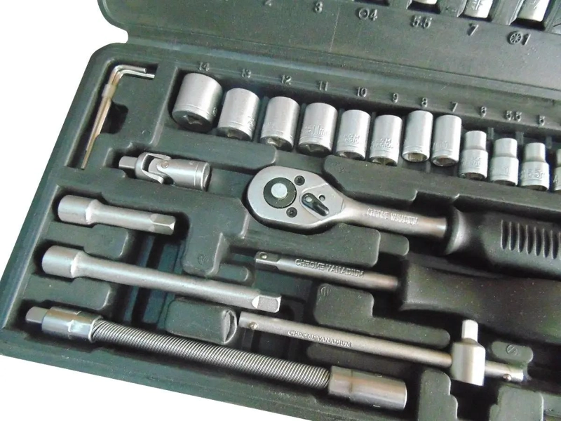 KIT DE HERRAMIENTAS CON 46 PIEZAS Y CAJA DE TRANSPORTE - 4