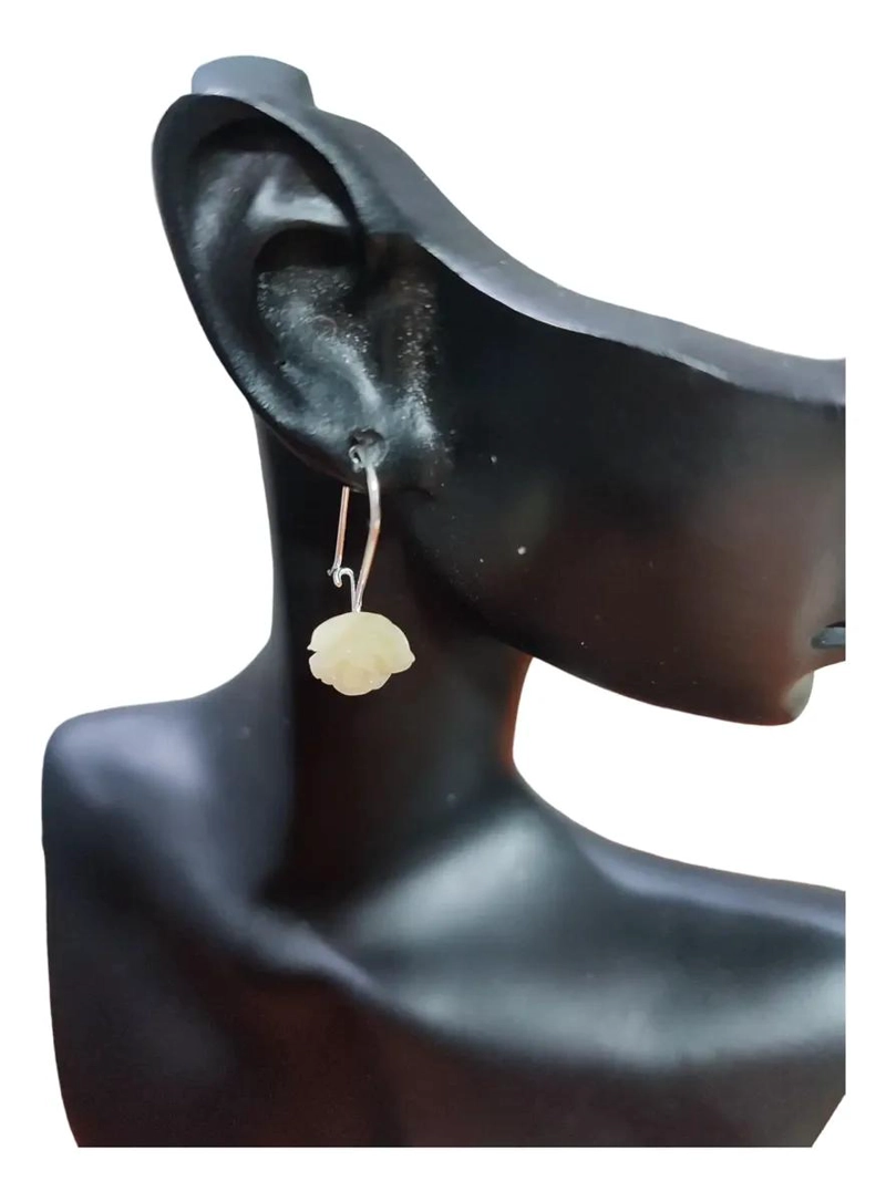 AROS COLGANTES DE RESINA CON DISEÑO FLORAL EN PLATA 925 - 3