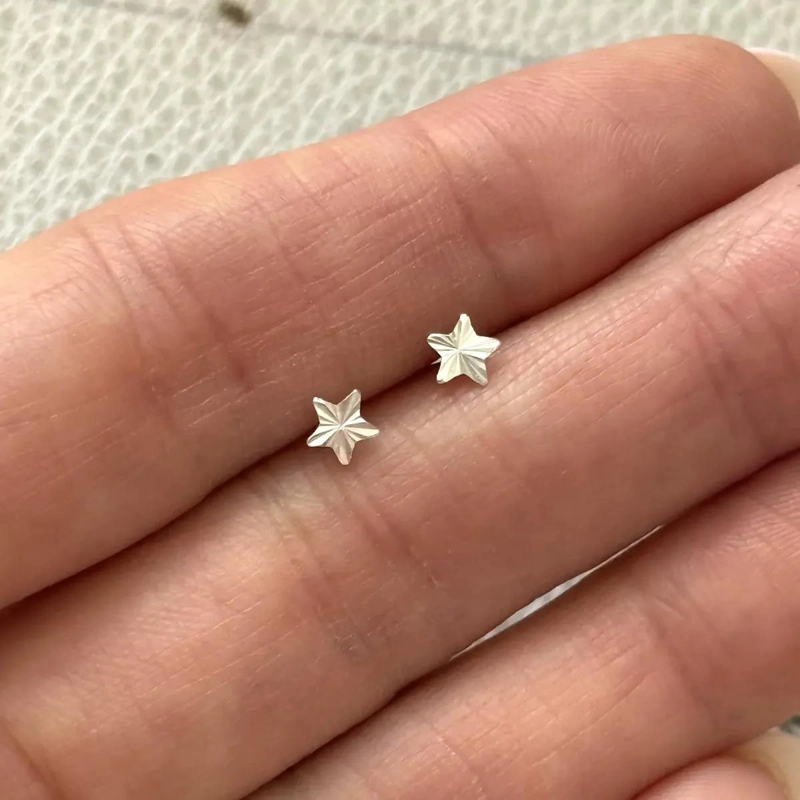 AROS DE PLATA FINA CON DISEÑO DE ESTRELLAS PARA PERFORACIONES - 3
