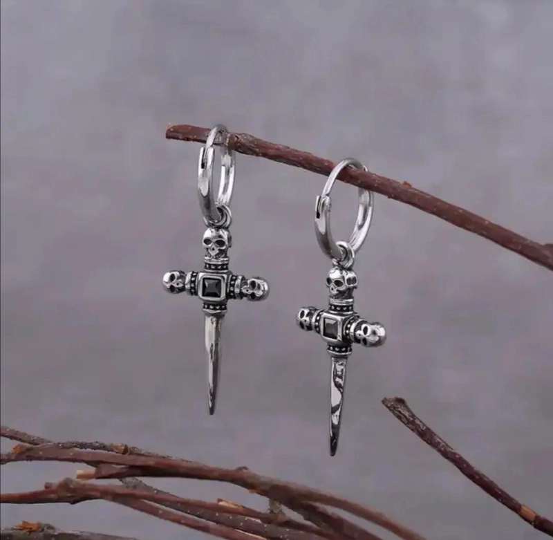 AROS DE ACERO INOXIDABLE CON DISEÑO DE TRES CALAVERAS - 3