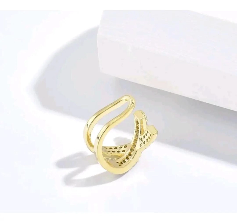 ARO EARCUFF DE ACERO CON BAÑO DE ORO 18K Y CIRCONES - 4