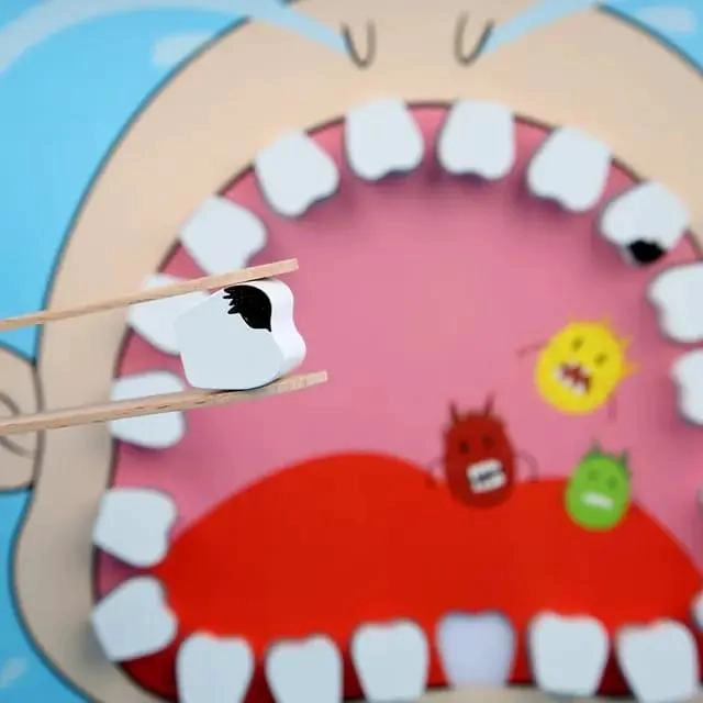 JUEGO EDUCATIVO DE DENTISTA PARA NIÑOS EN MADERA - 3