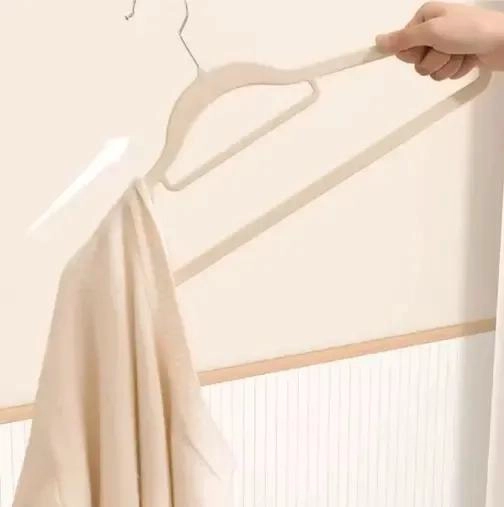 SET DE 20 PERCHAS ANTIDESLIZANTES PARA ROPA DE TERCIOPELO - 1