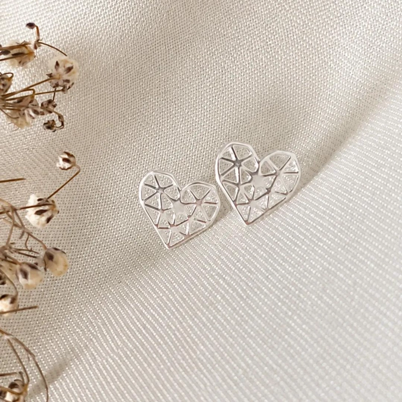 AROS DE PLATA CON DISEÑO DE CORAZON CALADO - 2