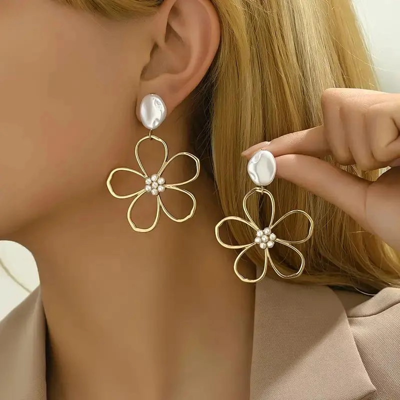 AROS COLGANTES CON DISEÑO FLORAL ELEGANTE Y SOFISTICADO - 4