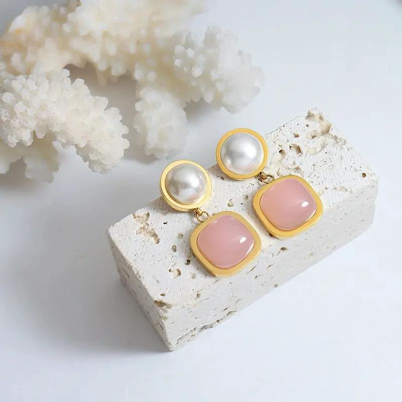 AROS ELEGANTES BAÑADOS EN ORO 18K CON PERLA ROSA - 3