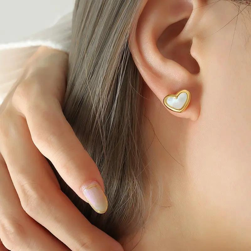 AROS DE CORAZON NACAR BAÑADOS EN ORO 18K - 2