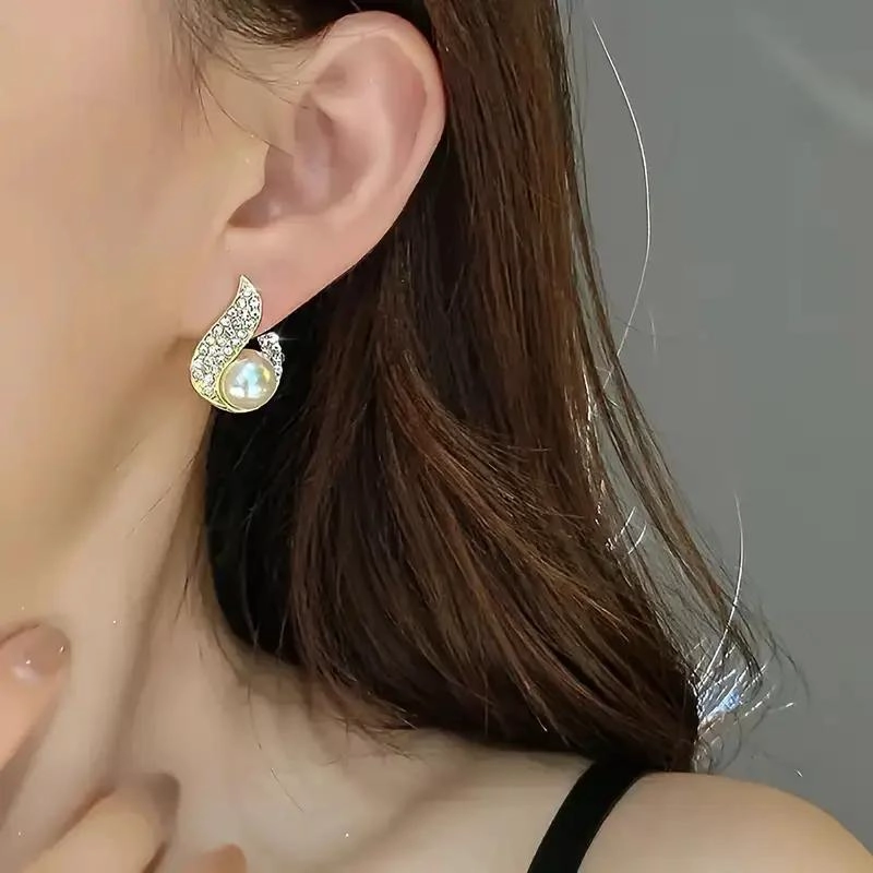 AROS DE STRASS CON IMITACION DE PERLAS Y BOLSA DE JOYAS - 2