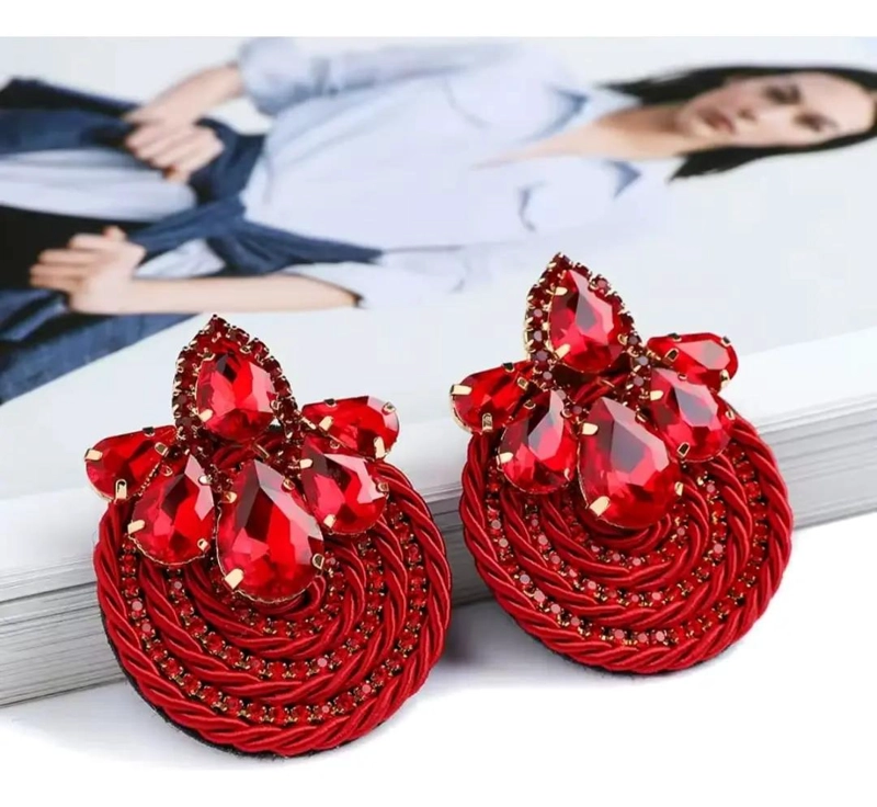 ARETES DE VIDRIO ROJO BRILLANTE CON STRASS ELEGANTES - 2