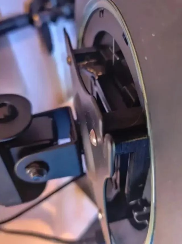 ADAPTADOR VESA PARA MONITORES DE 24 Y 27 PULGADAS - 3