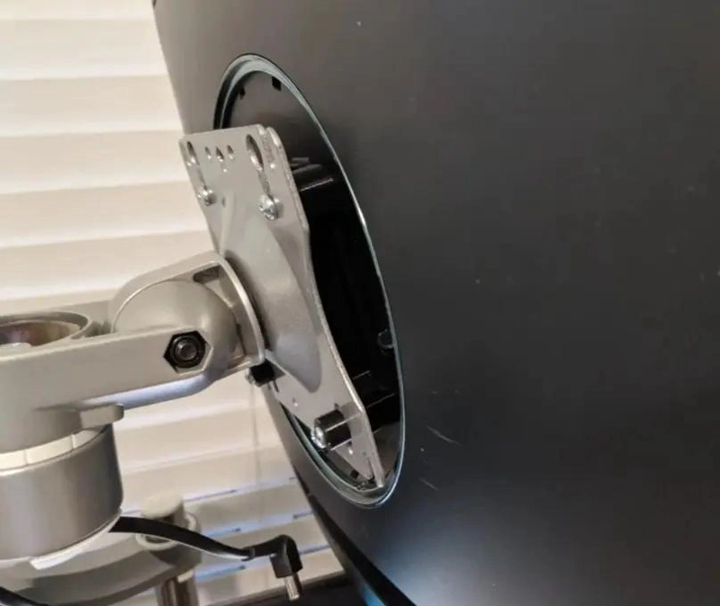 ADAPTADOR VESA PARA MONITORES DE 24 Y 27 PULGADAS - 4