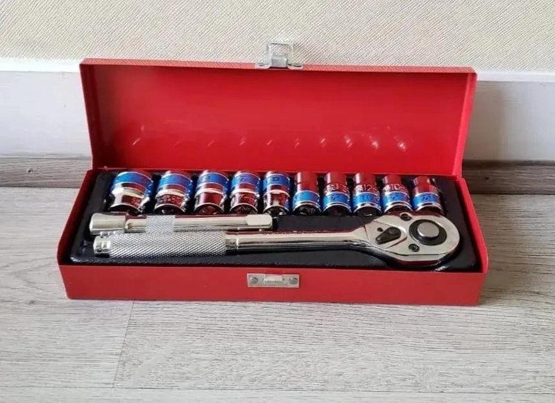 SET DE HERRAMIENTAS CON DADOS Y TRINQUETE DE 12 PIEZAS - 4