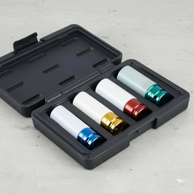 KIT DE HERRAMIENTAS EN CAJA DE PLASTICO - 1