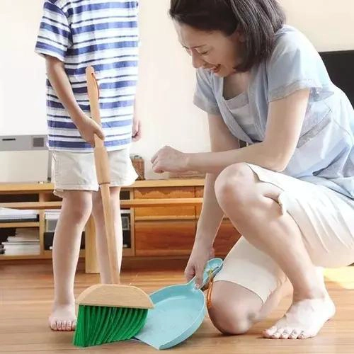 JUEGO DE LIMPIEZA DE MADERA PARA NIÑOS CON 6 PIEZAS - 4