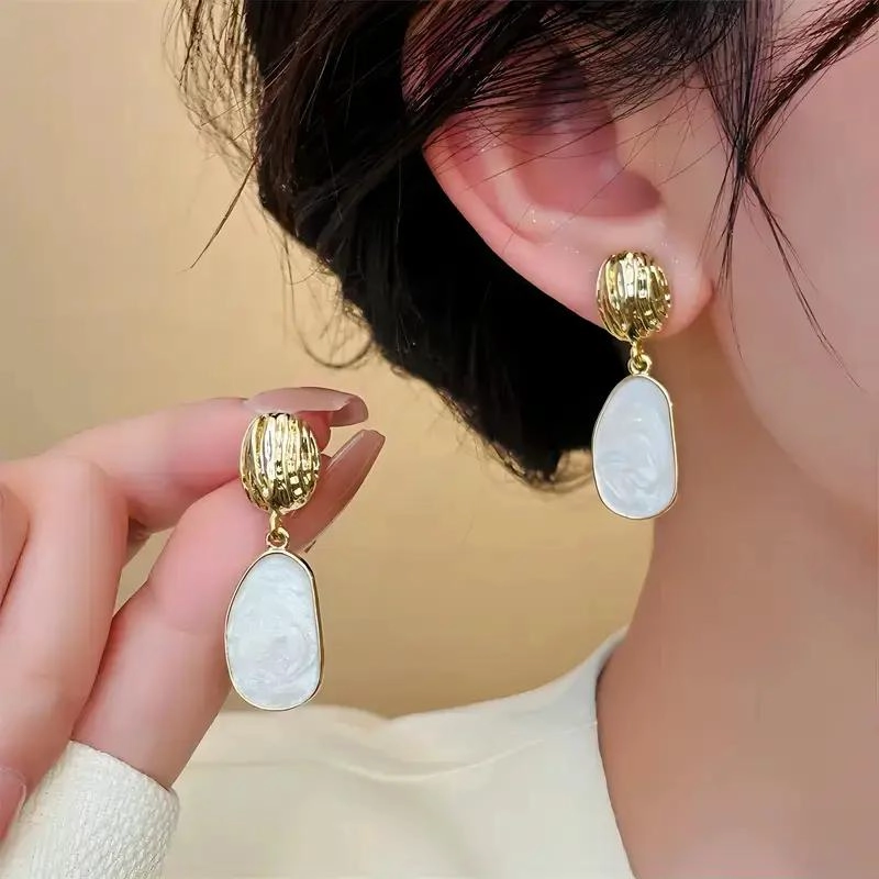 AROS PENDIENTES ESTILO VINTAGE CON BOLSA DE JOYAS - 2