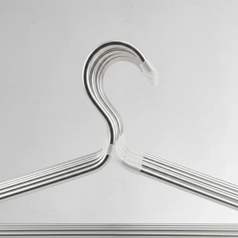 PACK DE 10 COLGADORES METALICOS PLATEADOS PARA ROPA - 6