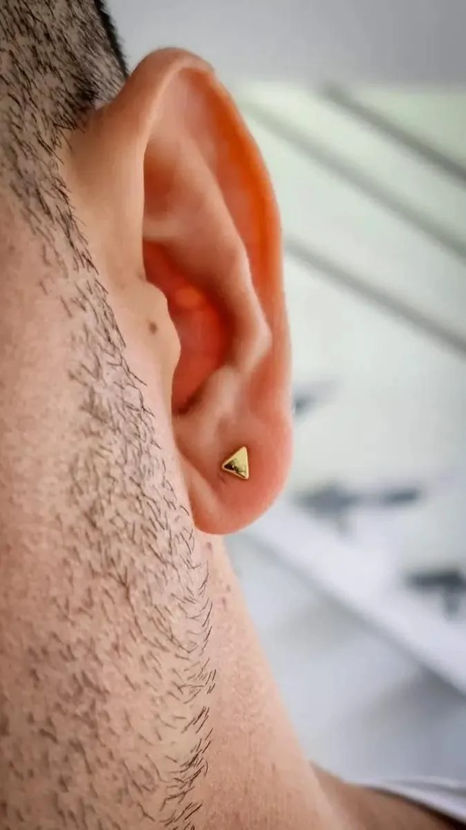 AROS MINI TRIANGULOS DE ORO LAMINADO 18K ELEGANTES - 4