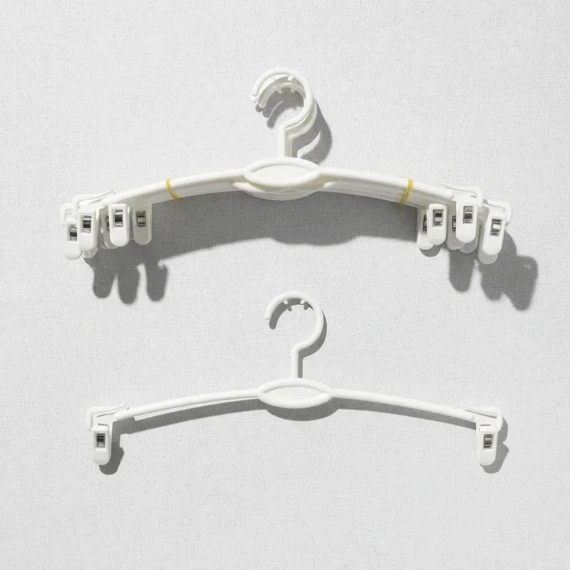 PACK DE 30 COLGADORES PLASTICOS BLANCOS PARA ROPA - 1