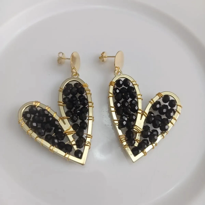 AROS LARGOS DE CORAZON CON PIEDRAS NEGRAS EN BAÑO DE ORO - 4