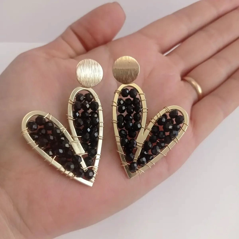 AROS LARGOS DE CORAZON CON PIEDRAS NEGRAS EN BAÑO DE ORO - 5