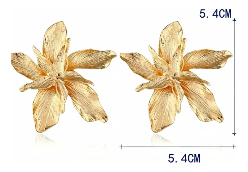 AROS DORADOS GRANDES CON DISEÑO FLORAL PARA EVENTOS Y MODA - 2