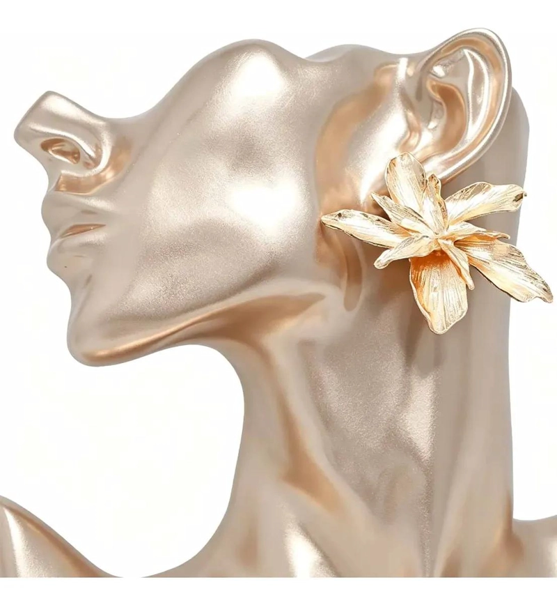 AROS DORADOS GRANDES CON DISEÑO FLORAL PARA EVENTOS Y MODA - 5